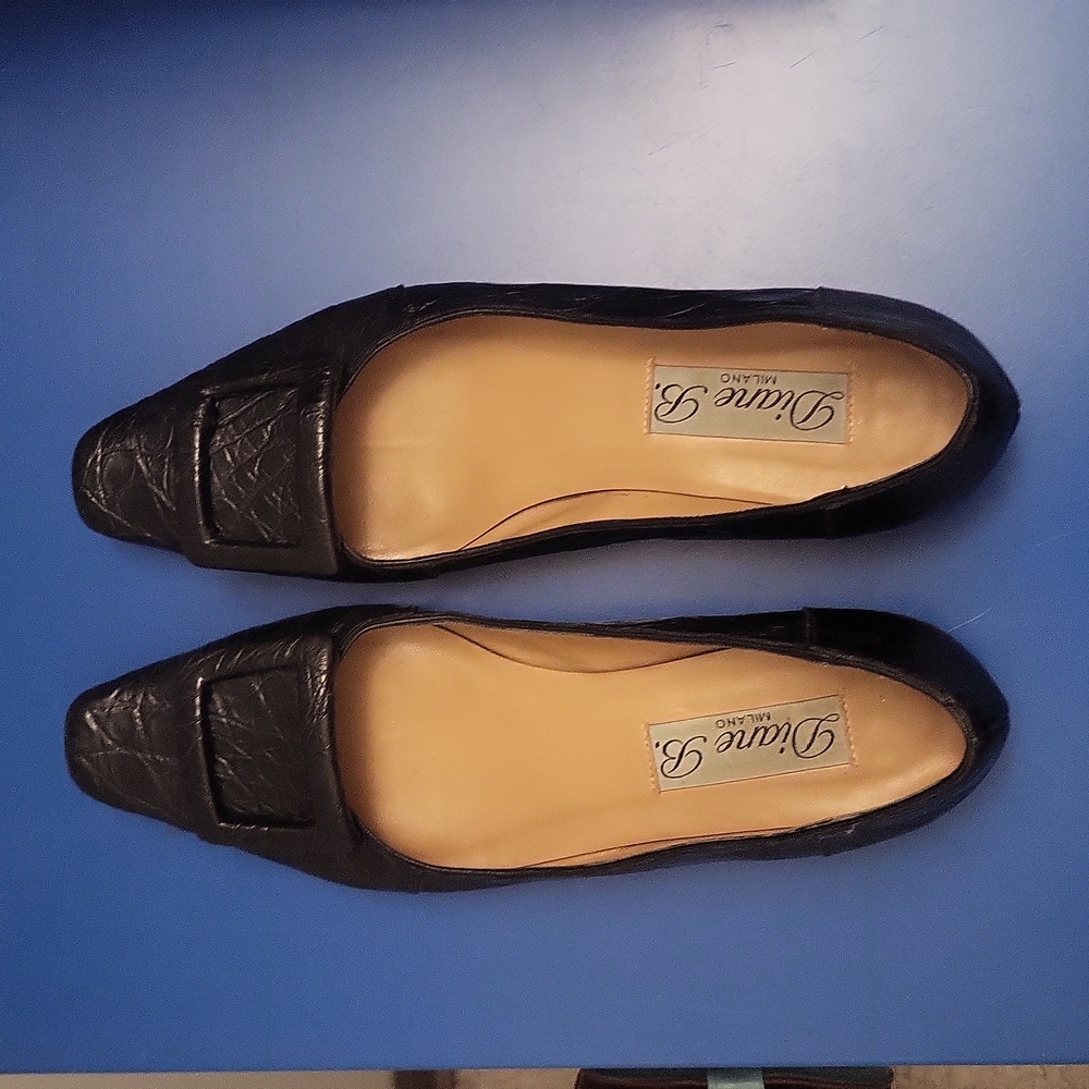 Diane B. Black textured leather shoes, size 38 made in Italy ( U.S. 7 1/2)